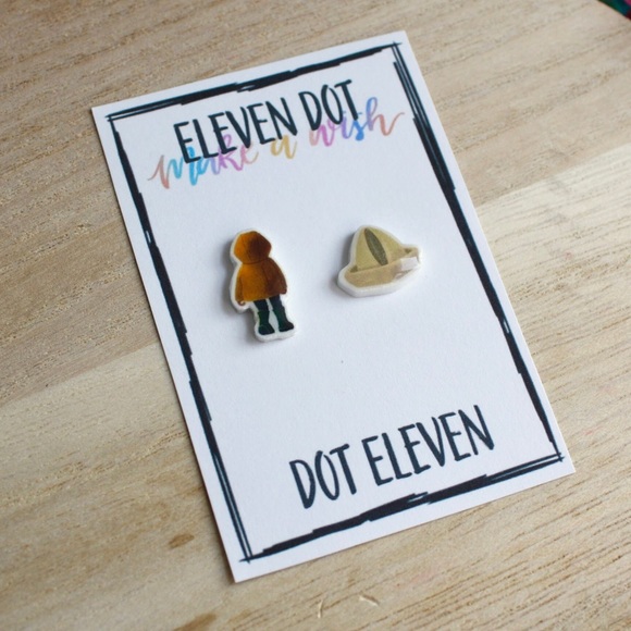 Clown Horror Movie Paper Boat Pennywise Earrings - Picture 1 of 8